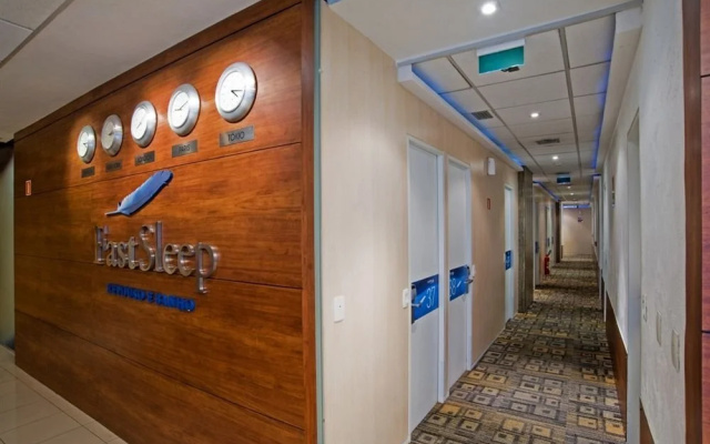 Detroit Airport Plaza Hotel & Suites