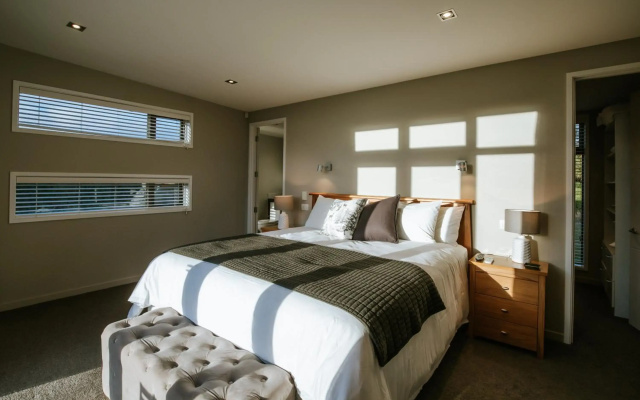 Mt Gold Retreat - Sleeps 8 - Spa Pool - Tennis Court