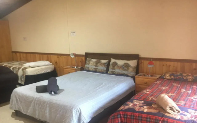 4 Bears Motel