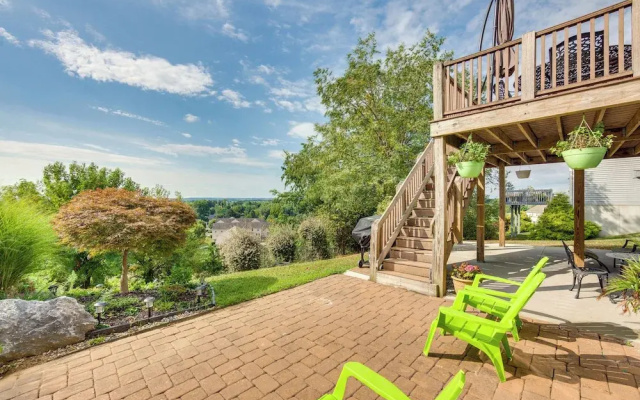 Mountville Rental w/ Private Patio & Gas Grill!