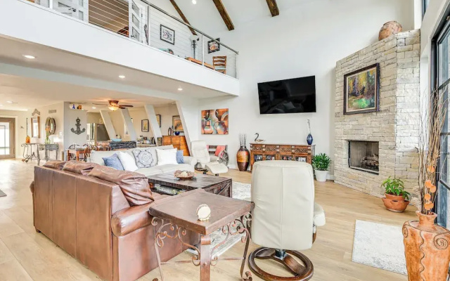 Newly Remodeled Lakefront Granbury Escape w/ Dock!