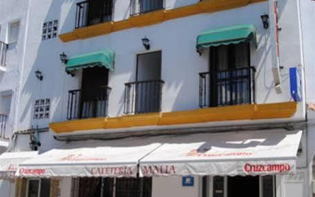 Отель Hostal Malia вид на фасад