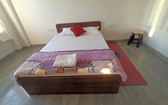 OYO HOME 84939 Choudhary White House