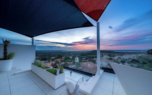 Suite 28