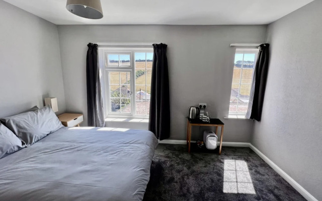 Sea View Hotel - Sandpebbles