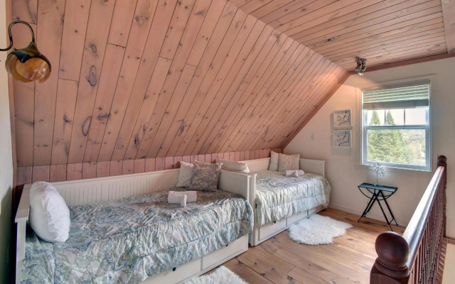 Magnificent 2BR 2B Unit with Golf Course and Mountain Views