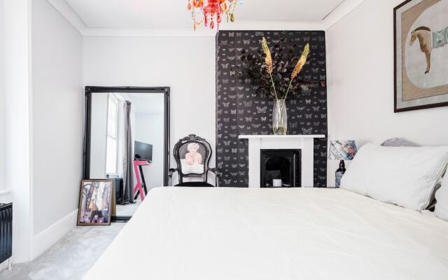 Отель Stylish 1 Bedroom Flats Covent Garden комната для гостей