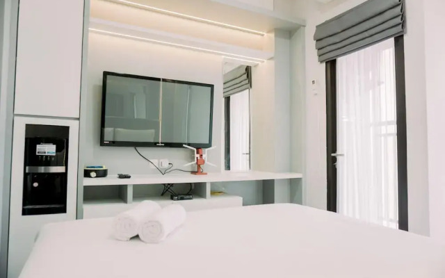 Restful And Well Furnished Studio Transpark Bintaro Apartment