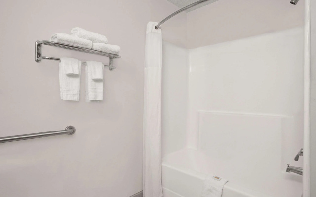 Days Inn by Wyndham Greensboro NC