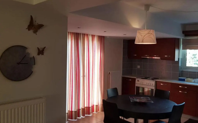 Comfy house with private garden & view, near Kyparissia Castle