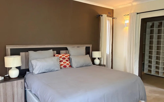 Double Bedroom In Mt Pleasant Heights - 2378