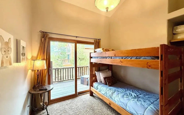 Fox Den at Emmett Lode