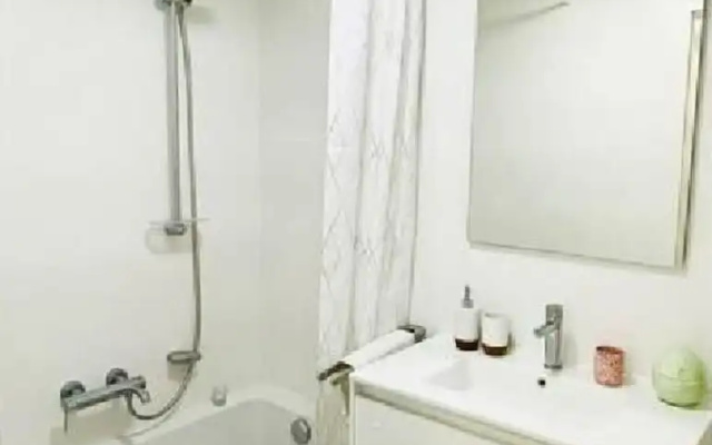 Cosy 1 bedroom in City Center w Terrace
