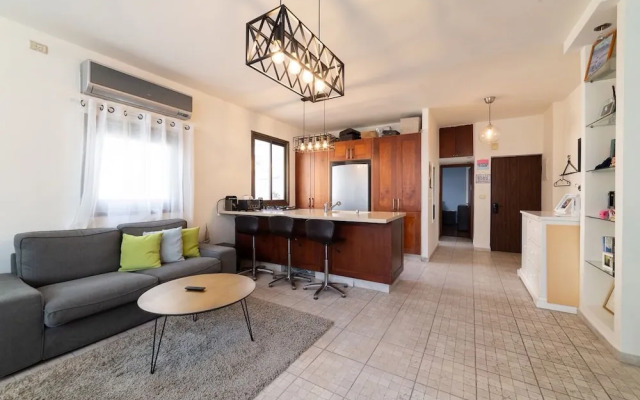 Urban Apartment With Jacuzzi Near Sarona