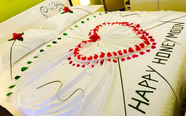 Отель Ithaa Inn Kamadhoo