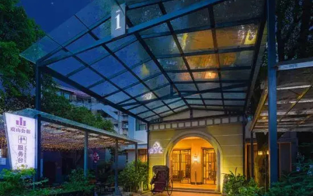 Yu Hill Hotel (Guilin Arctic Square)