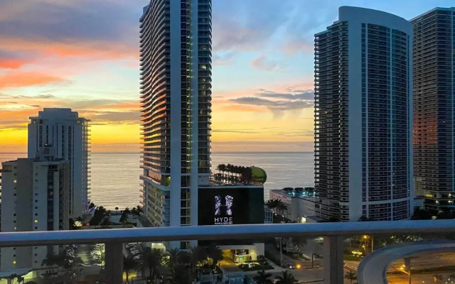 Upscale Condo w/ Pool Access in Hyde Beach House!