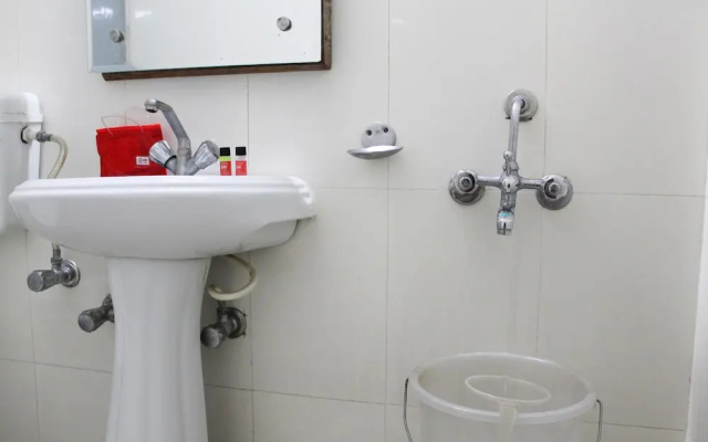 OYO 1818 Hotel Central