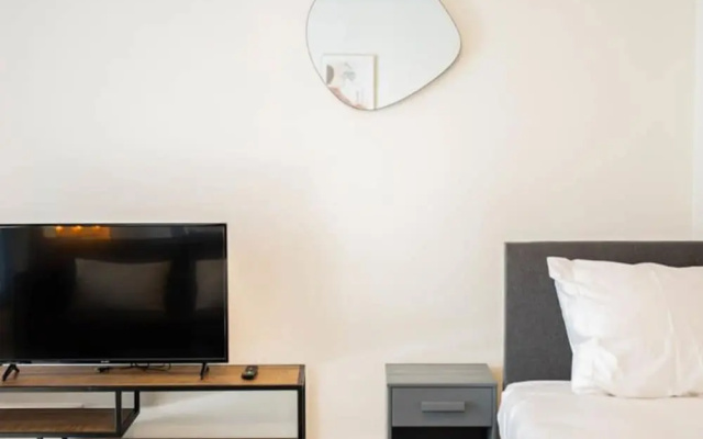 Studio Serviced Apartments With View -prh14/15-