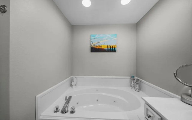 Exceptional Condo Directly on Beach With Pool
