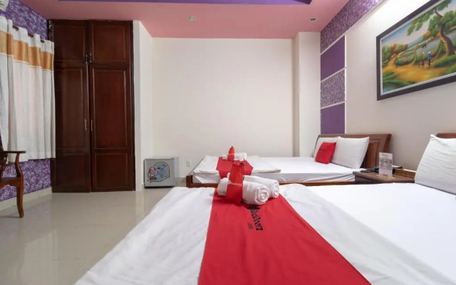 RedDoorz near Tan Huong Market 2