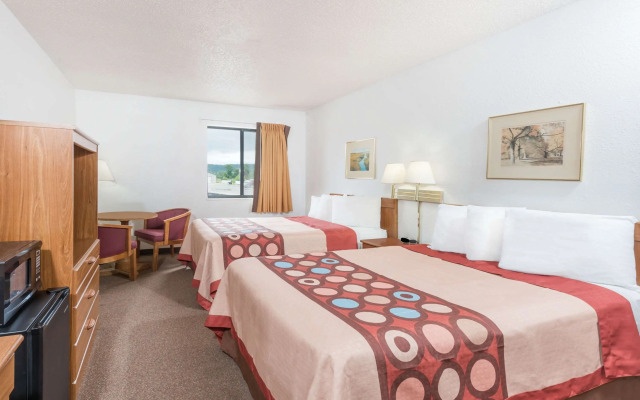 Super 8 by Wyndham Newcomerstown