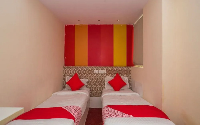 Bheemudu Hotel by OYO Rooms