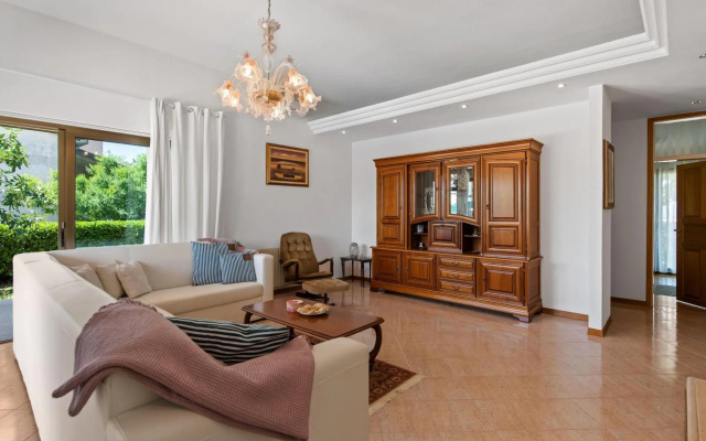 Stylish Villa in Buje With Outdoor Kitchen