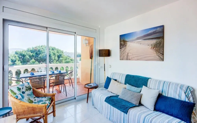 Beachside Stay w/ Pools