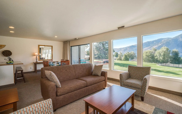 Wapato Point Resort