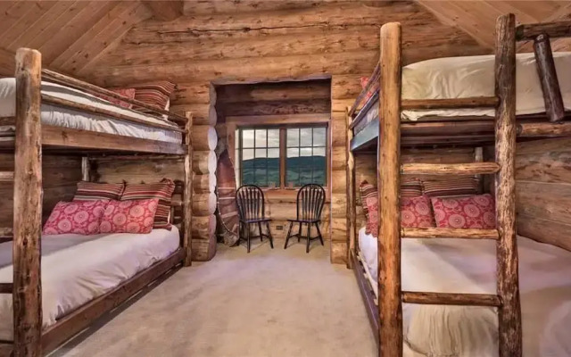 Panorama Lodge North: Luxury Log Home with Hot Tub, Elevator, Views (5BR)