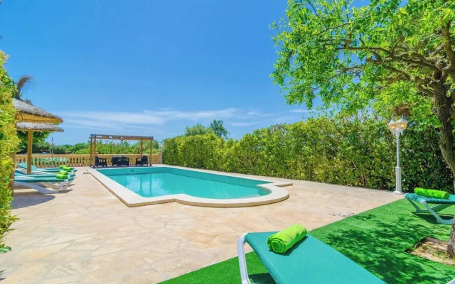 Villa in Manacor With Pool & Tennis Court