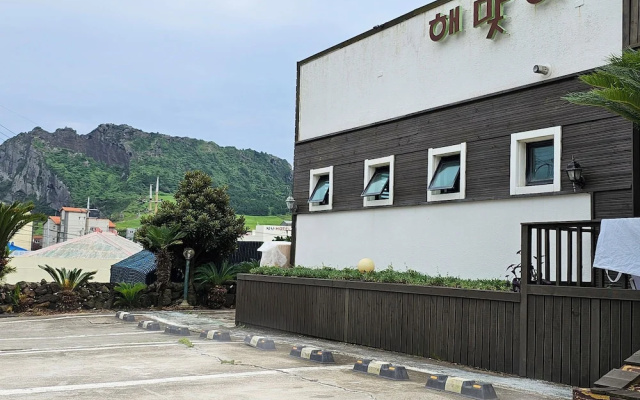 Seongsan Sunrise Pension