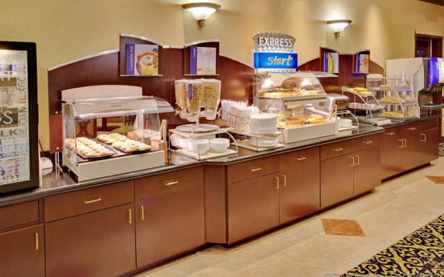 Holiday Inn Express Hotel & Suites Wharton