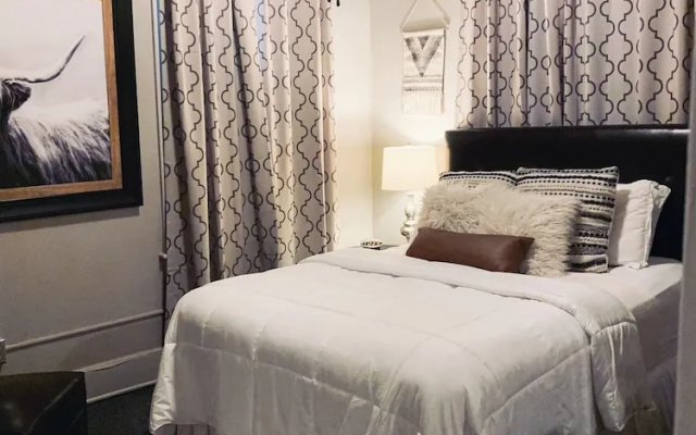 The Loft on the Square Guest Suites
