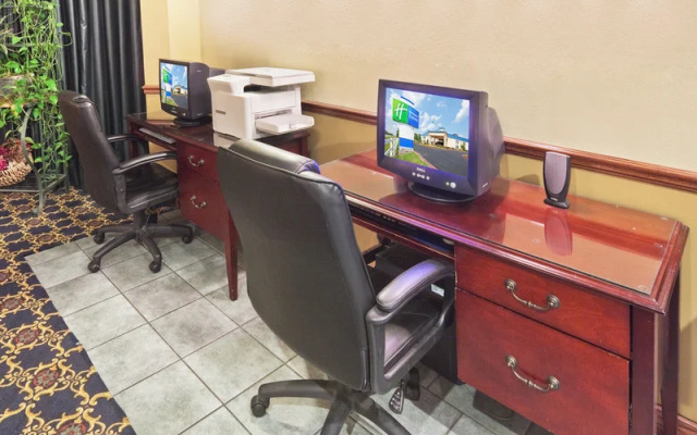 Days Inn & Suites By Wyndham Tahlequah