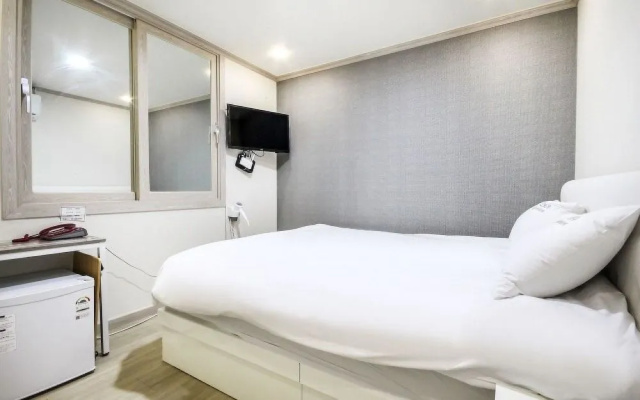 Yeosu Rainbow Self check-in Motel
