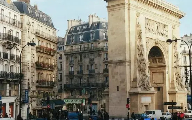 Elegant 130m² Apartment in Central Paris, Marais