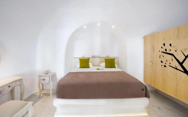Hyperion Oia Suites