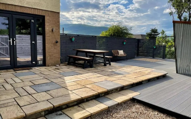 Stylish, Central Studio with Kitchen & Large Deck
