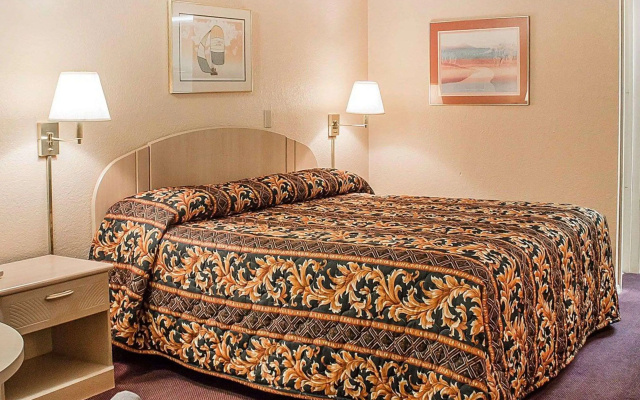 Rodeway Inn Findlay University Area