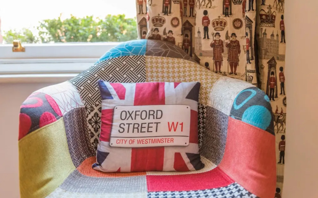 Outstanding Oxford Circus Home