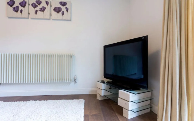 Converted Church Home with Parking, Sleeps 6