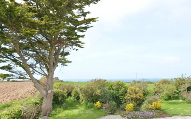 Spacious Apartment in Saint Merryn With Garden