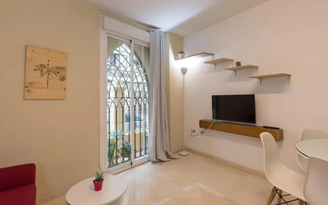 GR0-Quiet apartment, Private backyard, Walk to Old Town
