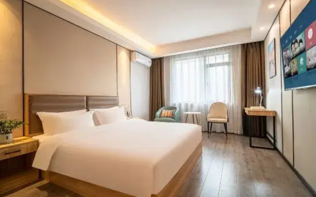 Huaxi Hotel (Guiyang Railway Station Vientiane City Shopping Center)