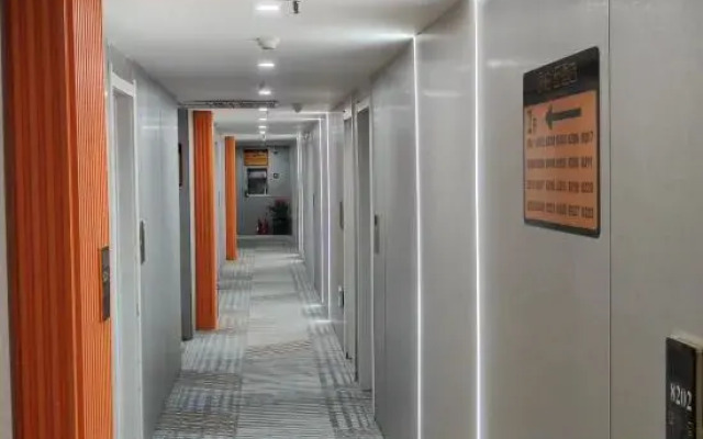 Home Inn Paibai Yun Hotel (Nanjing Confucius Temple Dingxin Road)