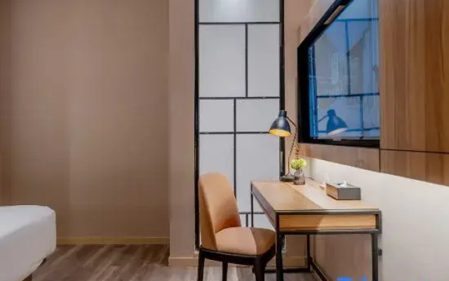 Homeinn Plus Hotel (Nanjing Confucius Temple Sanshanjie Subway Station)