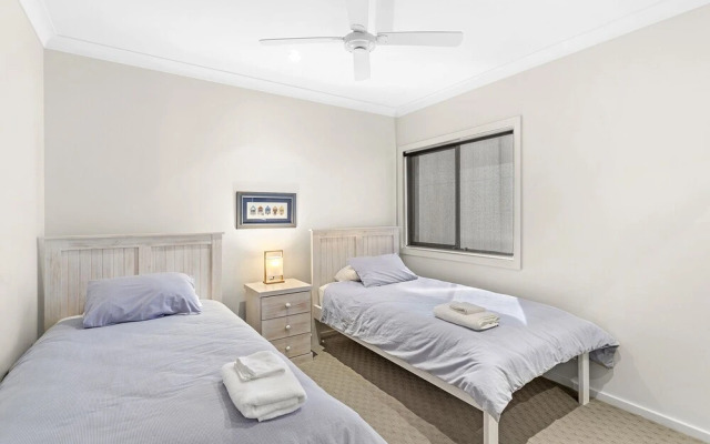Fingal Breeze at Fingal Bay