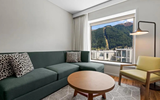 Holiday Inn Express & Suites Queenstown by IHG